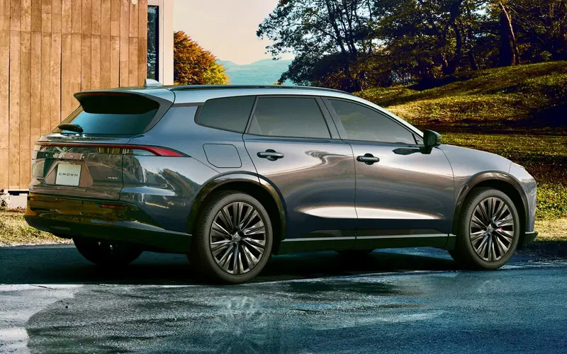 2025 Toyota Crown Estate: New Hybrid Wagon Revealed - CarSauce